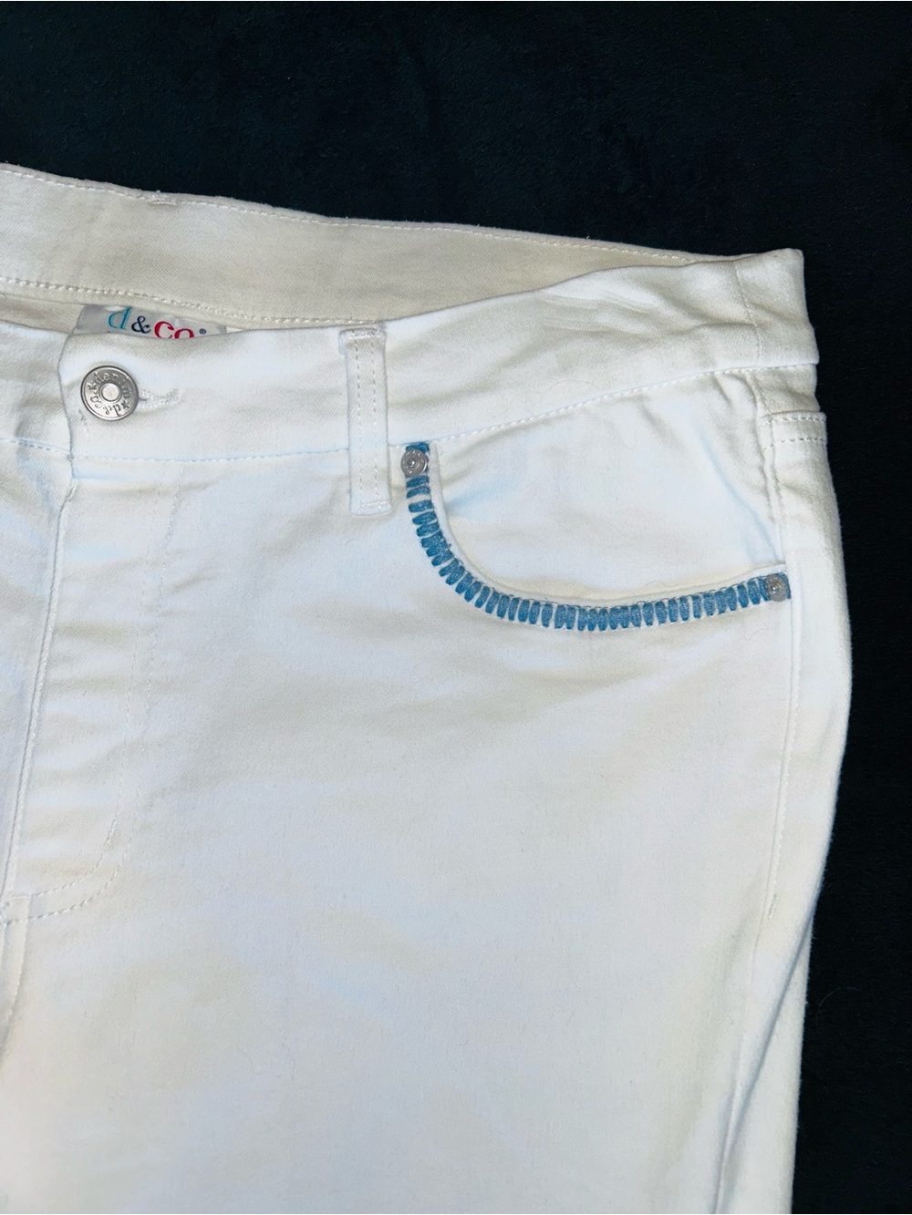 d&co White Women's Straight-Leg capri Jeans blue trim 16 - Picture 3 of 8